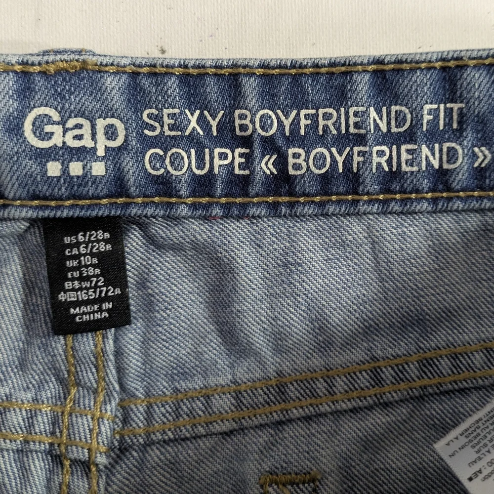 Gap Sexy Boyfriend Fit Distressed Ripped Jeans - Size 6 Womens 28 - Picture 4 of 5